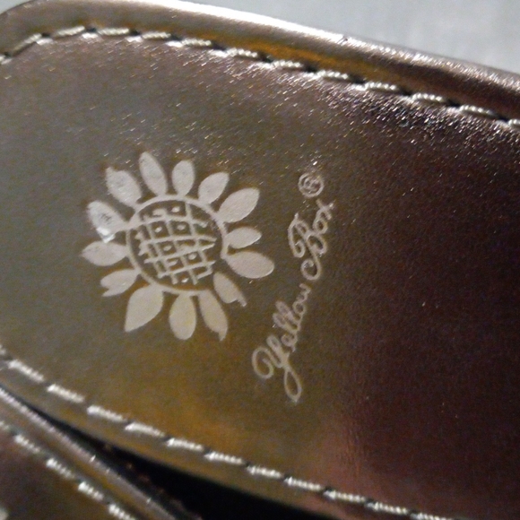 Yellow box shoes - Picture 4 of 4